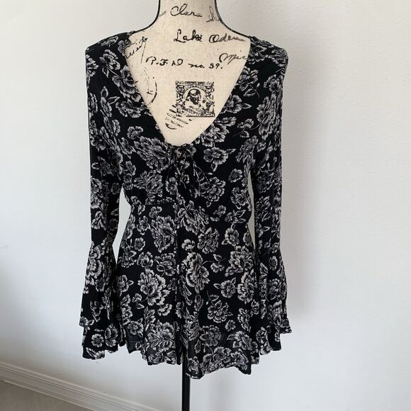 Forever 21 Black And White Floral Romper With Long Bell Sleeves Size M - Picture 1 of 7